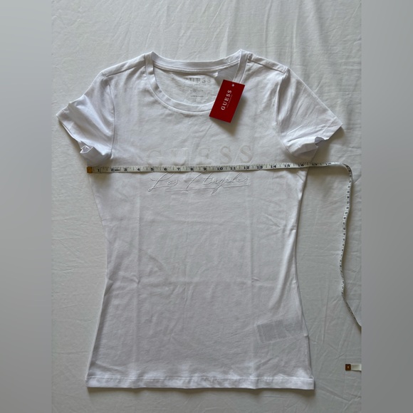 NWT-GUESS Pure White Short Sleeve Embossed Logo Tee - Picture 5 of 7